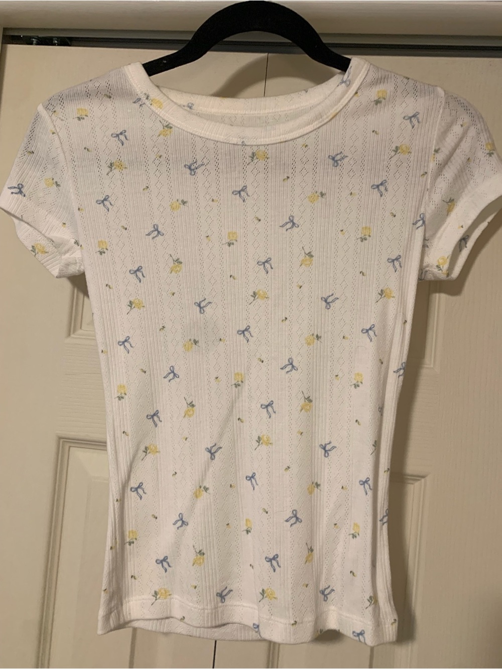NWOT!! Arizona White Short Sleeve Tee with Blue Bows & Yellow Florals
